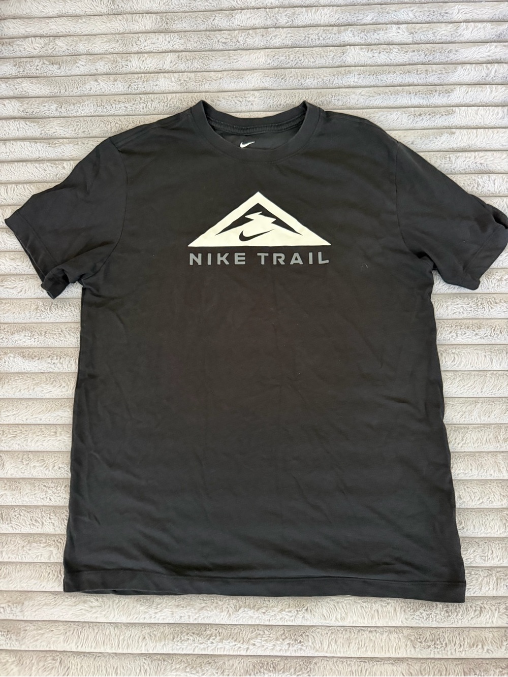 Nike Trail Men's Black Graphic T-Shirt